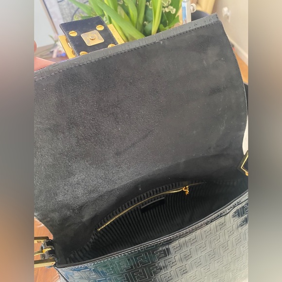 FENDI
Patent FF Embossed Forever Mama Baguette Black - Picture 11 of 14